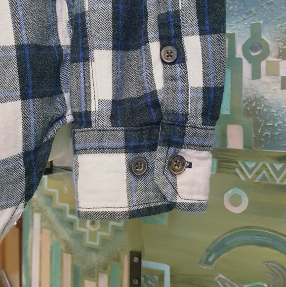 Duluth Trading plaid shirt with button sleeves - Picture 6 of 9